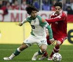 Daniel Jensen (tv.)i søndagens kamp mod Bayern München. 