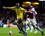 Abou Diaby (tv.) sørgede for de tre point til Arsenal. 
