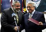 Efter lang tids genvordigheder er en palæstinensisk samlingsregering præsenteret. Her ses præsident Mahmoud Abbas til højre og premierminister Ismail Haniyeh. 