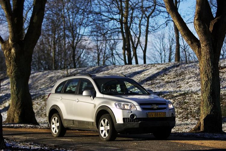 Terrænet lokker, når man sidder i en bil som Chevrolet Captiva. Men man skal nu ikke vove sig alt for langt væk fra den faste vej. Foto Thomas Borberg 