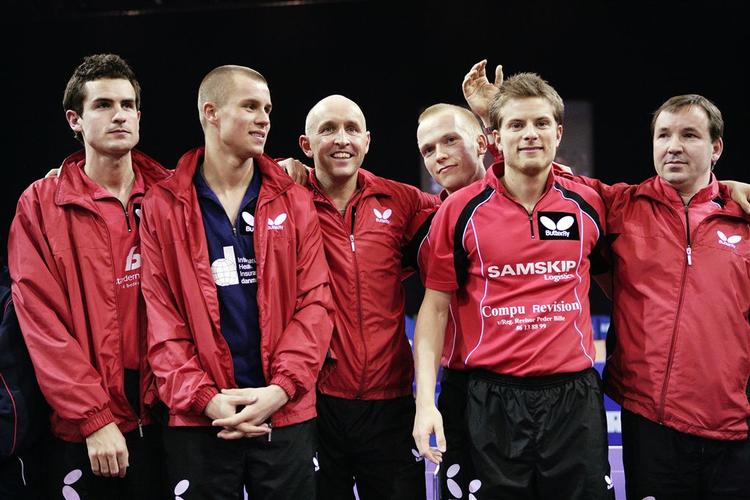 Peter Sartz (yderst th.) med de spillere, der udgjorde truppen, da Danmark blev europamester i Århus for to år siden: Martin Monrad, Michael Maze, Allan Bentsen, Christopher Petersen og Finn Tugwell. 