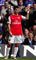 Arsenals Cesc Fabregas fik en sellerihilsen, da hans klub for nylig spillede mod Chelsea i Liga Cup-finalen. 