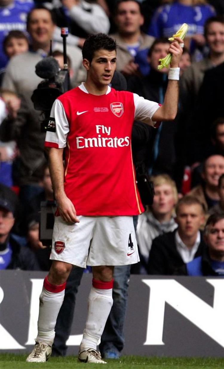 Arsenals Cesc Fabregas fik en sellerihilsen, da hans klub for nylig spillede mod Chelsea i Liga Cup-finalen. 