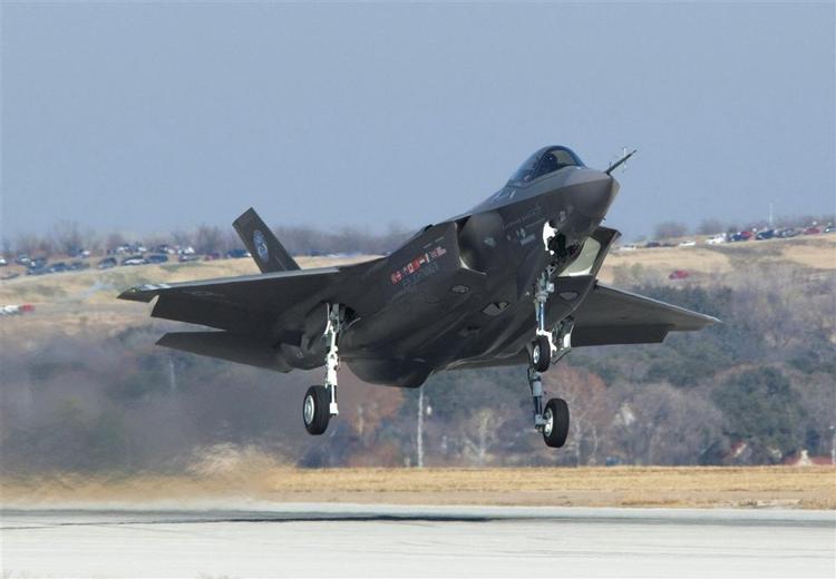 Joint Strike Fighter på flyets første tur fra Fort Worth i Texas 15. december 2006. 