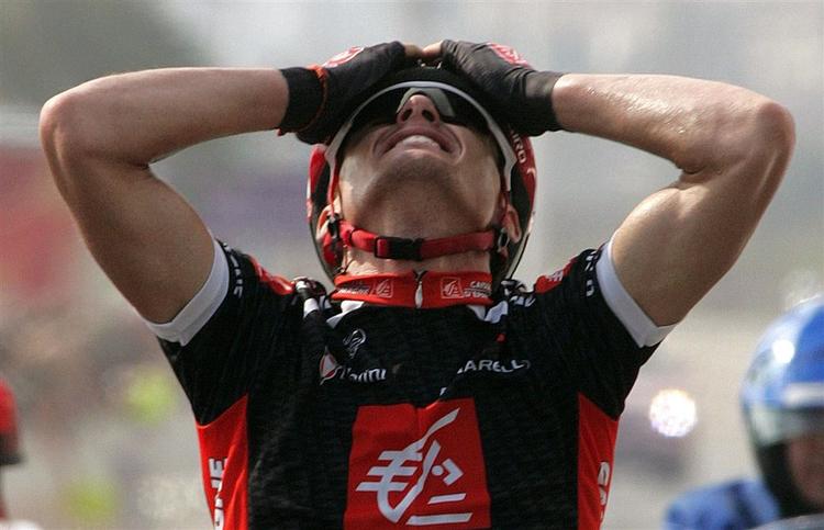 Luis Sanchez jubler over triumfen på dagens etape. 