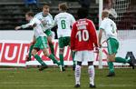 Kim Olsen og holdkammeraterne jubler efter scoringen til 1-0. 
