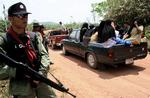 Den thailandske hær er i dag talstærkt til stede i den sydthailandske  landsby, hvor tre børn lørdag aften blev skudt og dræbt - formodentligt af islamister. 