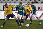 Martin Spelmann (t.v.) fra Brøndby og Christoffer Poulsen (t.h.) fra Viborg i nærkamp, da Viborg og Brøndby mødte hinanden i SAS-ligaen søndag. Kampen endte uafgjort 1-1. 