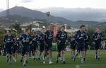 Lørdag aften kl. 22 gælder det opgøret mod Spanien på Bernabeu i Madrid. 