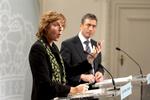 Miljøminister Connie Heddegaard (K) og statsminister Anders Fogh Rasmussen (V) præsenterer nyheden om en global klimakongres i Danmark. 