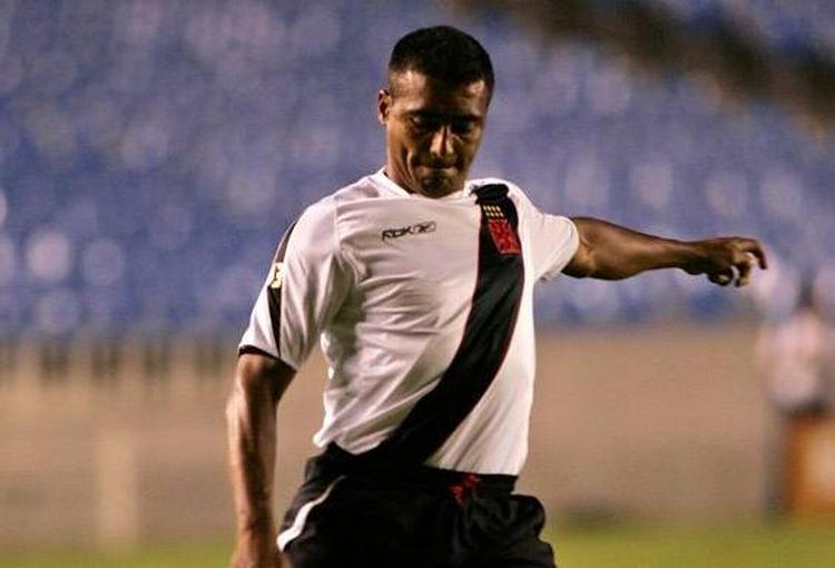 Romário de Souza Faria er født 29. januar 1966 og jagter i en alder af 41 år mål nummer 1.000. 