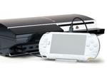 Har man en PSP kan man koble denne trådløst til PlayStation 3, og dermed fjernstyre konsollen. Sød idé, men vi glæder os til at se flere funktioner og f.eks. spil, der aktivt udnytter symbiosen. 
