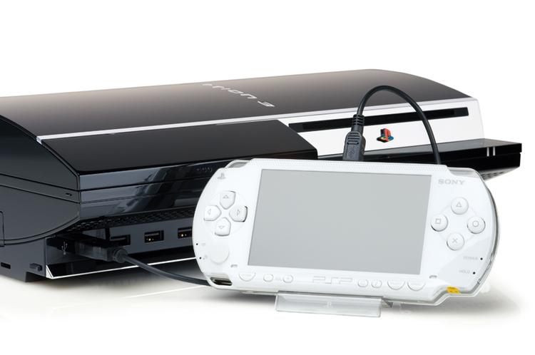 Har man en PSP kan man koble denne trådløst til PlayStation 3, og dermed fjernstyre konsollen. Sød idé, men vi glæder os til at se flere funktioner og f.eks. spil, der aktivt udnytter symbiosen. 