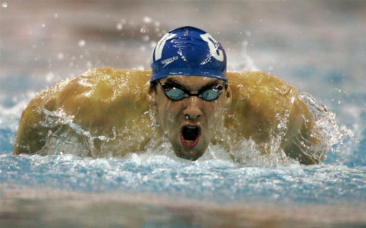 Den amerikanske svømmer Michael Phelps går efter alle tiders svømmerekord. 