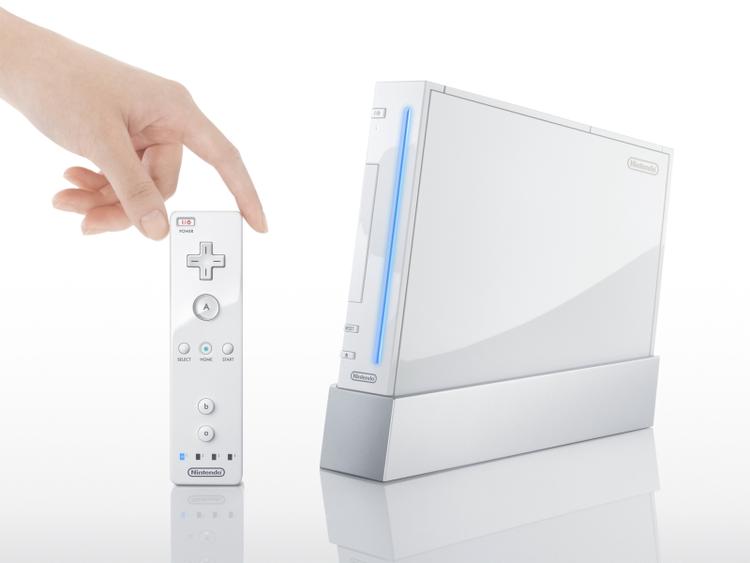 Nintendo Wii her har nyskabende styring og familieappeal, mens Xbox 360 herunder har alle de multimedie-funktioner og online-muligheder, som PlayStation 3 drømmer om. 