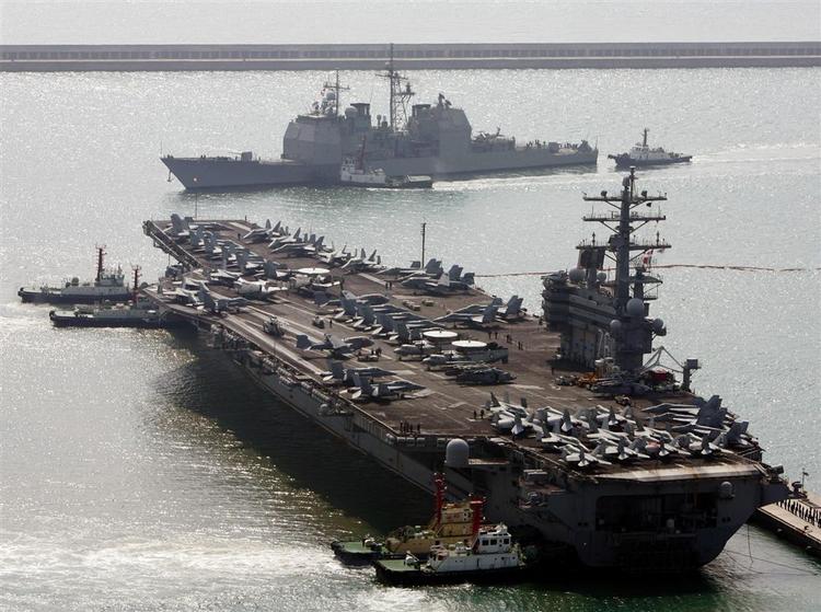 Det amerikanske hangarskib USS Ronald Reagan ankommer til den sydkoreanske havneby Busan 