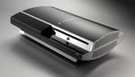 Sort i sort. Designet af PlayStation 3 er stilet og holdt i en blank sort pianolak. F.eks. er det en befrielse, at støjniveauet er herligt lavt og strømforsyningen indbygget i maskinen. Ulempen er, at overfladen suger støv og fedtfingre til sig som et sort hul, allerede før du har pakket den ud af æsken. Men betagende er den. 