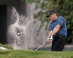 Australske Robert Allenby deler førstepladsen med Sveriges Henrik Stenson et slag foran Thomas Bjørn. 