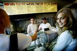 Roskildesyge spredes via mad på take-away restauranter, hvor mange mennesker rører ved maden. 