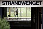 Lederen af Strandvænget, Dorrit West, står til fyring, efter en dokumentar afslørede kritisable forhold på institutionen for psykisk udviklingshæmmede. 