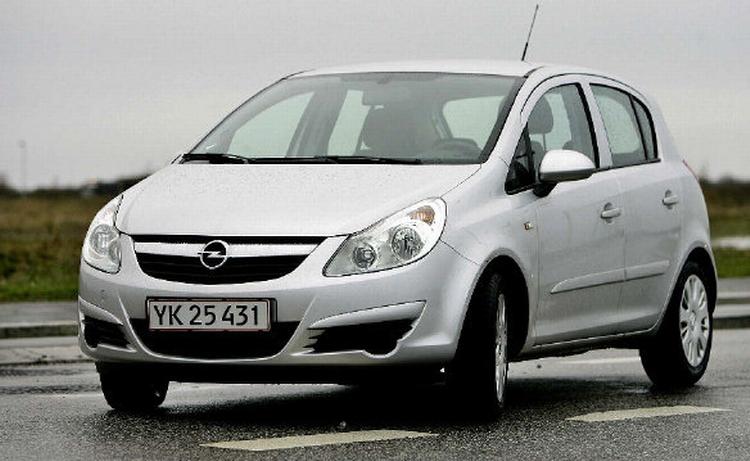 Skal det være Opel Corsa, så tag den femdørs version. Der er bedre adgang til bagsædet og lige så vigtigt: Bedre udsyn skråt bagud end i den tredørs udgave. Foto: Finn Frandsen 