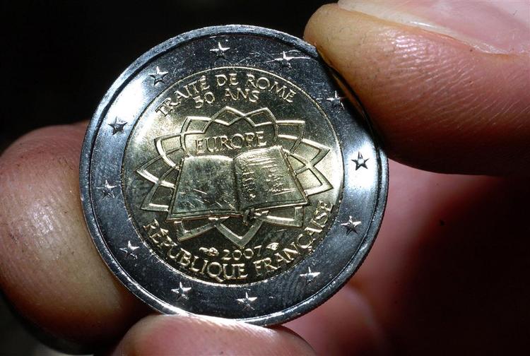 Jubilæums-2 euro i anledning af Rom Traktaktens 50 års fødselsdag. 