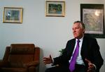 Storbritanniens minister for Nordirland Peter Hain vil give parterne seks uger til at få en samlingsregering på plads (arkivfoto). 