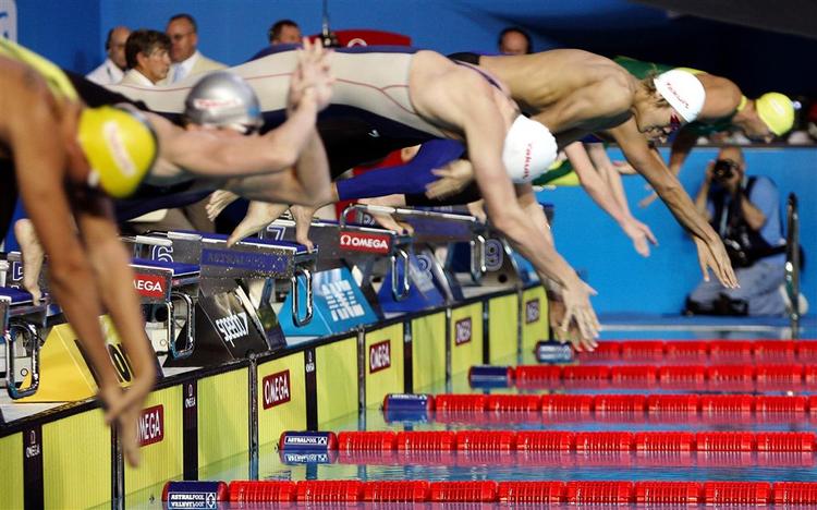 Det første svømmefinaler ved VM i Melbourne gav guld til Sydkorea, Frankrig, Australien og USA. 