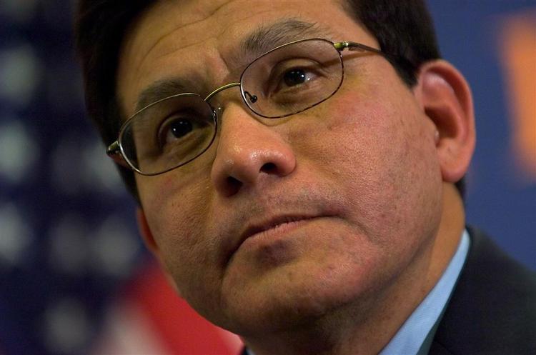 Justitsminister Alberto Gonzales er i alvorlige problemer i forbindelse med fyringen af otte føderale anklagere. 