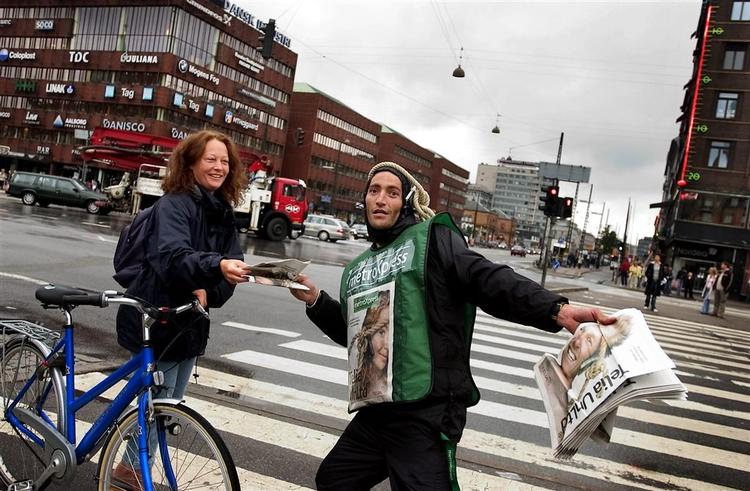 På gadeplan kan man sige nej tak til gratisaviserne, men det virker ikke, når folk beder om at være fri for at få de gratis aviser gennem brevsprækkerne. 