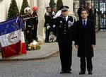 Indenrigsminister Nicolas Sarkozy under dagens ceremoni, hvor han trådte tilbage fra posten for at hellige sig valgkampen til præsidentembedet. 
