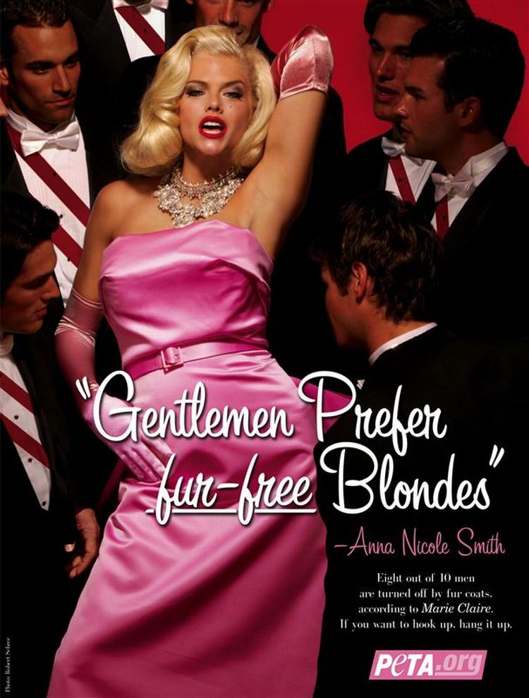 Anna Nicole Smith poserer her som sit idol Marylin Monroe. A.N. Smith blev 39 år gammel. 