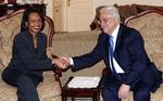 Den amerikanske udenrigsminister Condoleeza Rice har forhandlet med Abbas (th) og Olmert de seneste tre dage. 