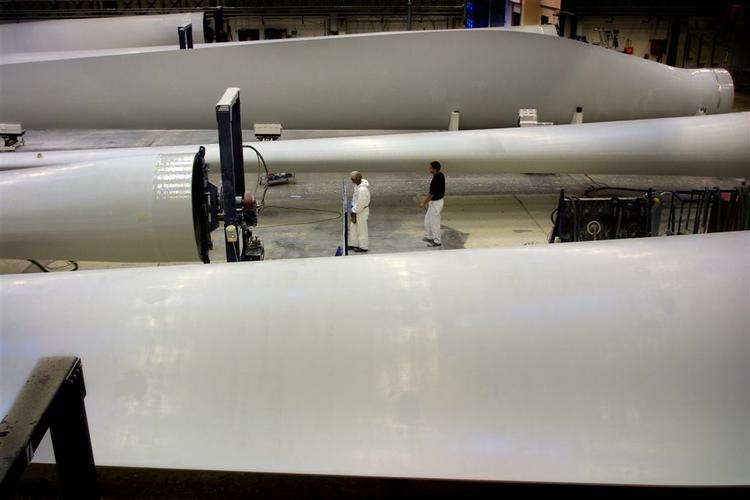 Vindmøllefrabrikken Vestas indleder samarbejde med forskningsinstitutionen Risø. 
