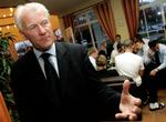 Landstræner Morten Olsen er gået til angreb på den tyske landstræner og det tyske forbund. 