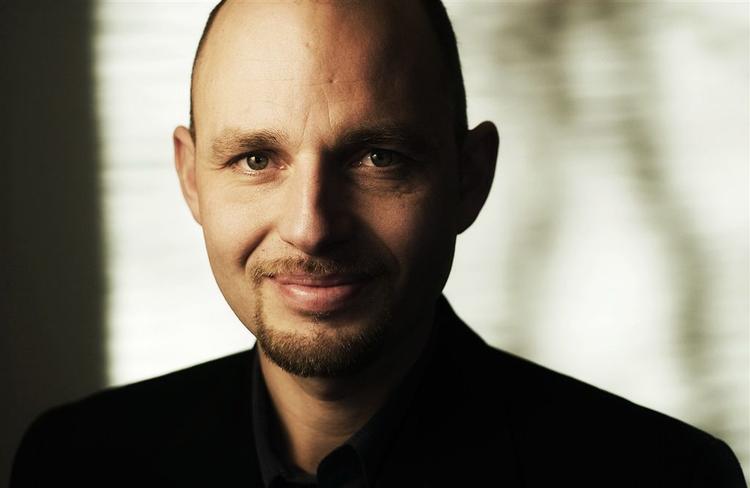 Forbrugerrådets direktør Rasmus Kjeldahl, mener at taxierne misbruger deres monopol, når de sætter priserne op. Han klader den seneste pristigning uacceptabel. 