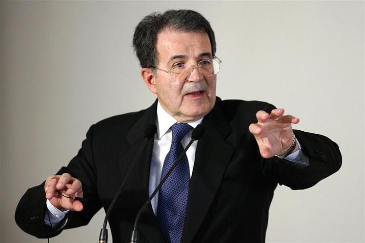 Italiens regeringsleder Romano Prodi overlevede afstemningen om Italiens fortsatte tilstedeværelse med soldater i Afghanistan. 