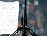 32 børn er taget som gidsler i en skolebus i Manila, Philippinernes hovedstad. 
