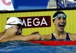 Den amerikanske svømmer med tysk mor og iransk far, Leila Vaziri (det er ikke overraskende hende til højre) satte verdensrekord i semifinalen i 50 meter rygcrawl. 
