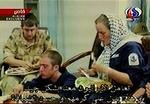 Iransk tv viste i går tv-billeder af de tilfangetagne briter. 