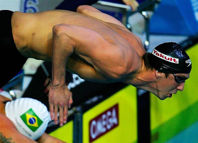 Michael Phelps har efter sin tredje verdensrekord i Melbourne vundet fire guldmedaljer. Og han mangler endnu fire discipliner: 100 m butterfly, 4x200 m fri, 400 m medley og 4x100 m medley. 