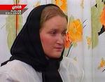 Medier og nyhedsbureauer gisner om, hvor kraftigt pres den 26-årige britiske marinesoldat Faye Turney udtaler sig under. Foto fra det tidligere interview i iransk tv. 