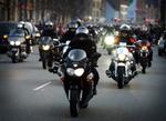 Flere motorcykler end tidligere år markerede åbningen af Bakken, nord for København. 