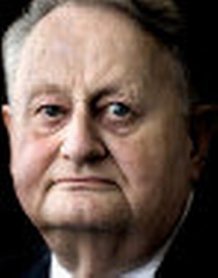 Georg Ursin 73 år. Tidligere embedsmand ved centraladministrationen. Debuterede i 2005 med kriminalromanen Chenlein og Schmidt, som allerede året efter fik følgeskab af Arrivisten. Den navnløse bevægelse udkom i torsdags. 
