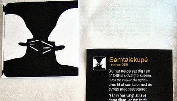 Klistermærker og piktogrammer fortalte i weekenden S-togpassagererne, at de sad i en såkaldt samtale-kupe, hvor det var påbudt at samtale. Foto: Otto Lerche 
