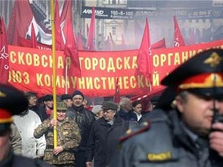 Gaderne i Moskva er fyldt med demonstranter. 