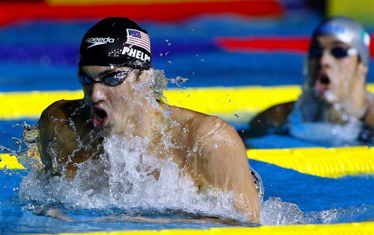 Michael Phelps satte verdensrekord, da han i dag vandt 400 meter medley - lige som han gjorde i 200 m medley, 200 m butterfly og 200 m fri. Desuden vandt han 100 m butterfly, 4x100 og 4x200 m fri. 