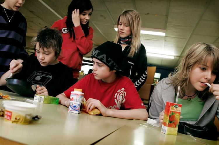 I Vejle har skolebørnene i to måneder fået et dagligt måltid mad i skolen. Det har givet markant sundere børn. Nu vil Aalborg Kommune servere morgenmad for kommunens skolebørn. 