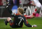 Oliver Kahn trækker i Bayern München-trøjen for sidste gang i juni næste år. 