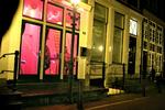 Et udstillingsvindue i Amsterdams 'Red-light District' koster fra omkring 110 euro i leje for en nat. 